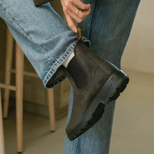 Blundstone original waxed suede dark brown