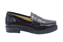 confetti loafer burdeos