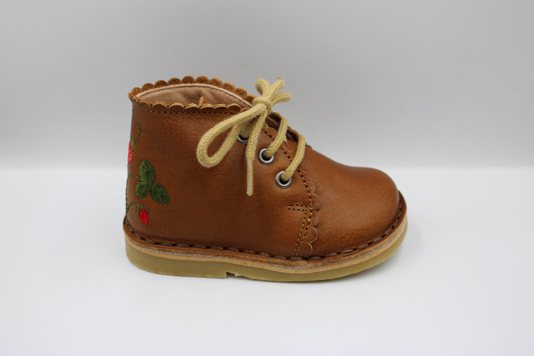 Petit Nord Wild Strawberries scallop boot