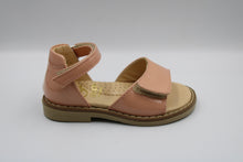 gallucci eerste sandaaltje nude