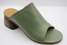 Angulus slip-on met hak sage green