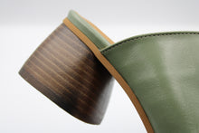 Angulus slip-on met hak sage green