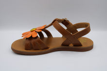 Pom d'Api sandaal big flower camel