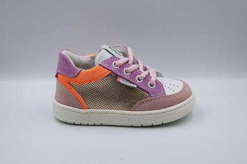 Poldino eerste sneakertje Rosa