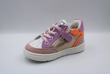 Poldino eerste sneakertje Rosa