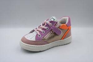 Poldino eerste sneakertje Rosa